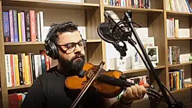 Ayağında Kundura Keman İle Nasıl Çalınır?